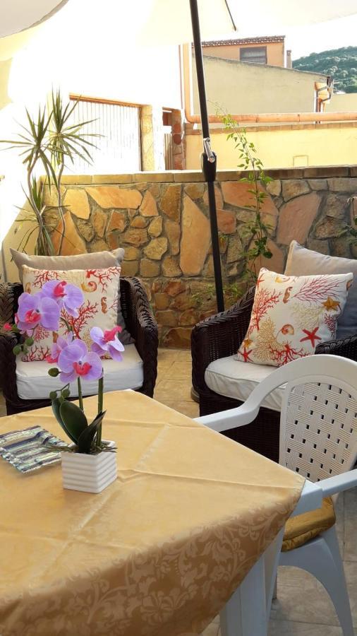 4 Stagioni Acomodação com café da manhã Villasimius Exterior foto